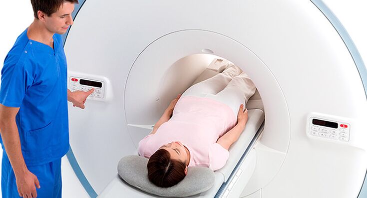 CT là một trong những phương pháp chẩn đoán cụ thể cơn đau khớp háng