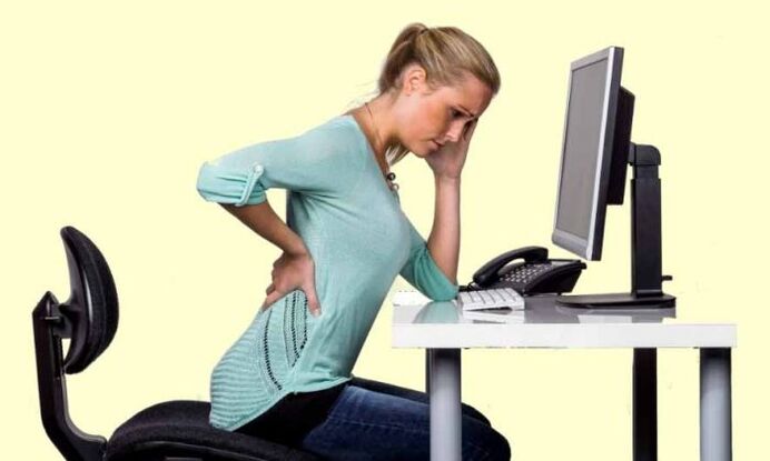 Làm việc tại một máy tính làm tăng xương khớp