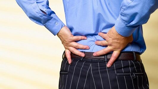 Các triệu chứng và biểu hiện của bệnh xương khớp thắt lưng