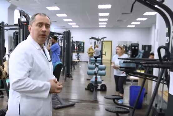 Các lớp học trong phòng tập thể dục với bệnh xương khớp cổ tử cung